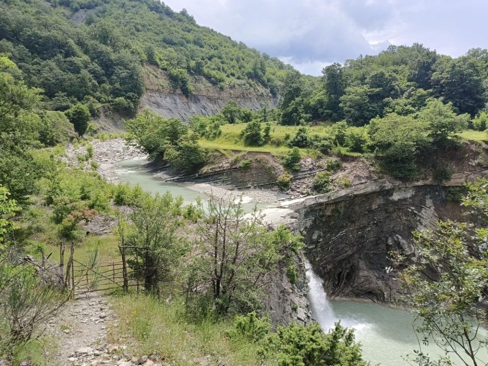 Albańska Zagoria - wodospad w Doshnice