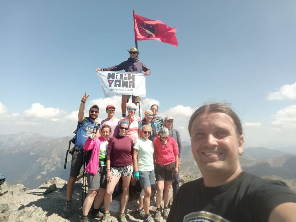 Grupa High Away na szczycie Dzierawicy - najwyższego szczytu Kosowa