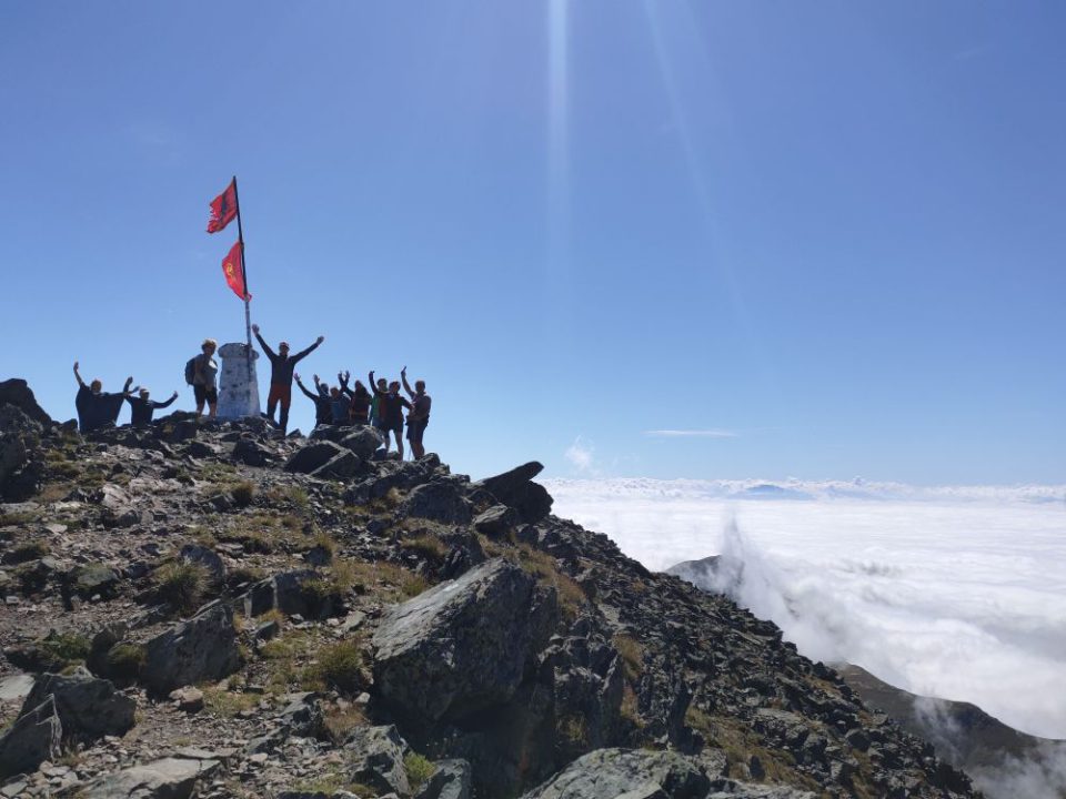 Grupa High Away na szczycie Dzierawicy - najwyższego szczytu Kosowa