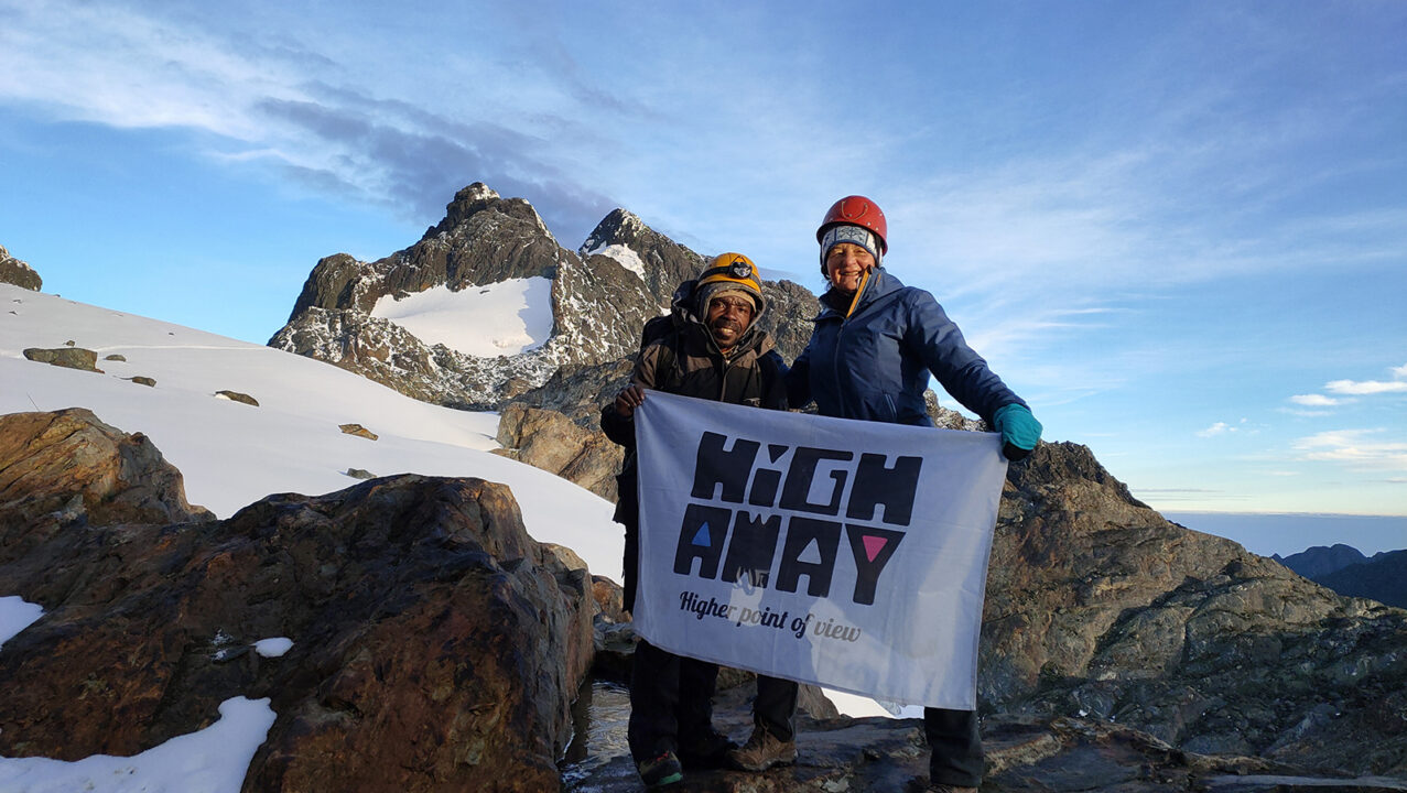 Margherita - najwyższy szczyt Ugandy. Atak szczytowy zaczynamy w środku nocy, przechodzimy przez lodowiec, trudności skalne jak na Gerlachu. Prawdziwa górska przygoda.